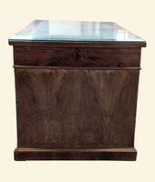 Bureau plat en acajou et placage d'acajou. (photo 5)