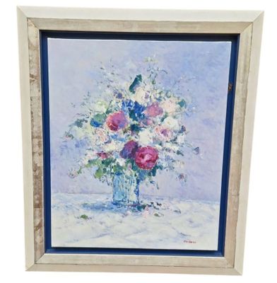 tableau représentant un vase de fleurs posé sur une table, dans un cadre blanc