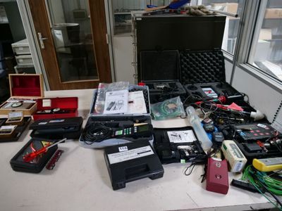 1 Ensemble D'Appareils DE Mesure : Radiometre, Testeur DE RE…