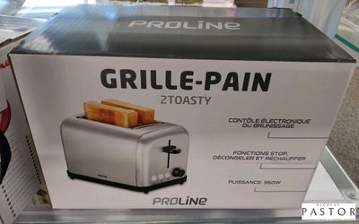 une boîte de grille-pain exposée dans un magasin