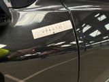 a sticker on the door of a car that says vauto