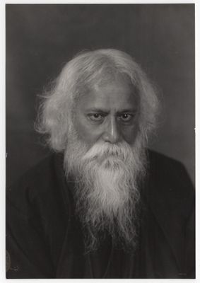une vieille photo en noir et blanc représentant un homme à la longue barbe