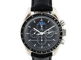 gros plan d'une montre sur fond blanc