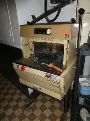 une photo d'une cuisine équipée d'un barbecue