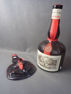 Grand marinier lot comprenant: 2 objets publicitaires, dont …