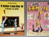 deux livres accrochés au mur de la pièce
