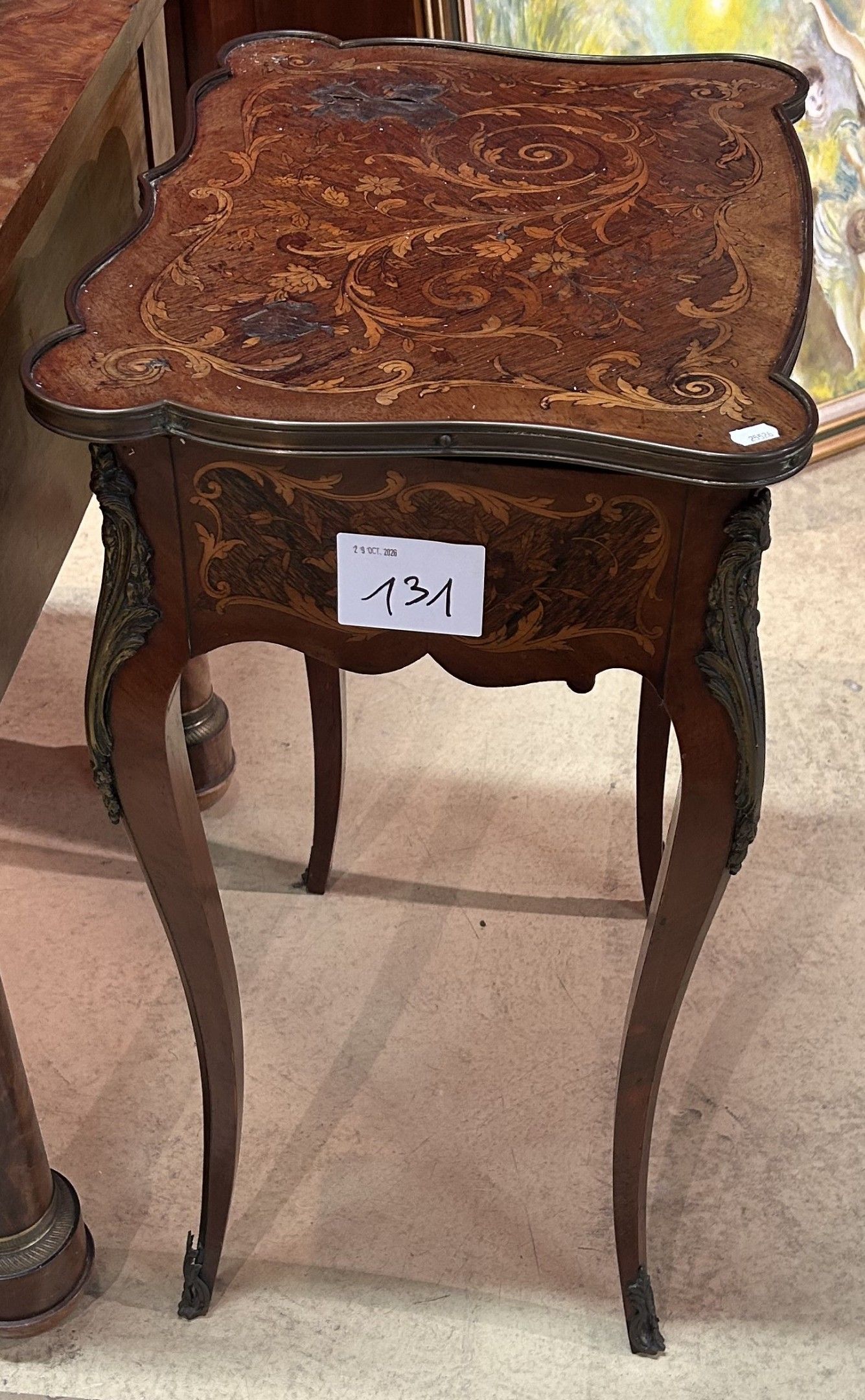 Petite TABLE travailleuse en bois et bois de placage de styl…