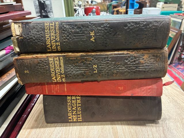 3 Larousse et un livre de prix