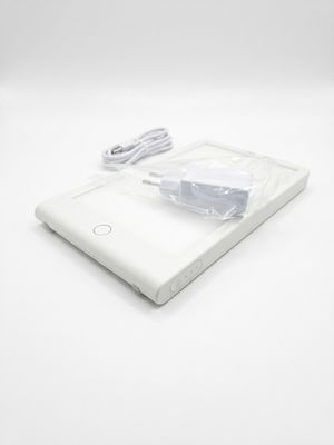 SIMBR - Cette lampe de luminothérapie inclut son adaptateur …