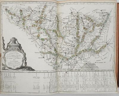 un livre ouvert sur lequel figure une carte des États-Unis