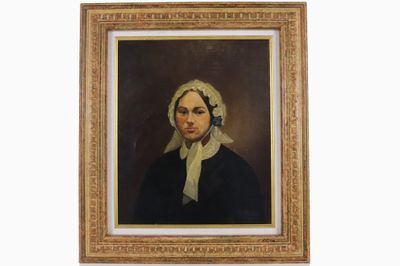 portrait d'une femme en robe noire, portant un foulard blanc sur la tête