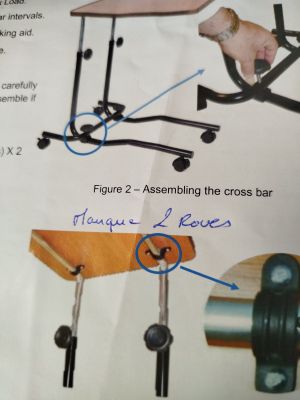une photo d'une photo représentant une chaise et une table