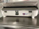 une machine posée sur une table