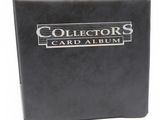 un album noir sur lequel est inscrit « album de cartes de collection »