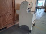 a machine that is sitting in the middle of a room