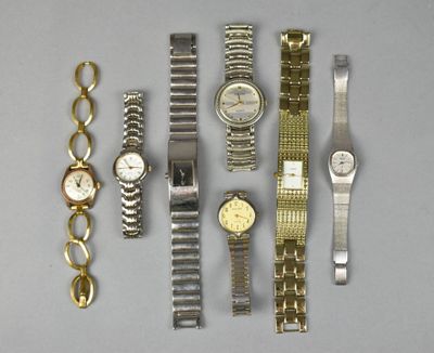 a lot of watches that are sitting on a table