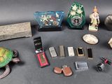 many items that are sitting on a table together