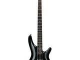 un gros plan d'une guitare basse noire sur fond blanc