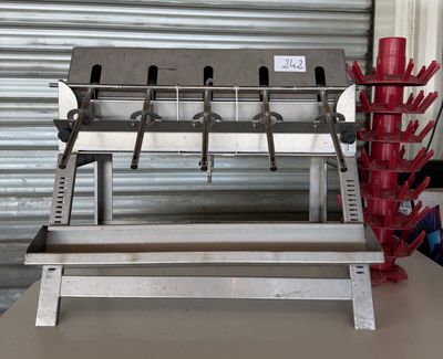 une machine posée sur une table