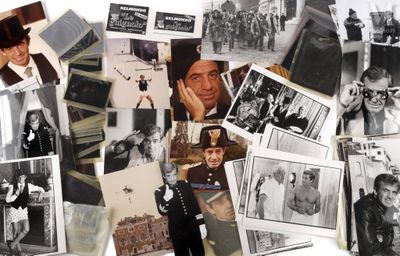 plusieurs photos en noir et blanc d'un homme en costume-cravate