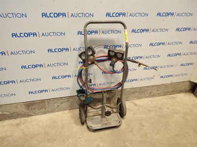 une image représentant un chariot équipé d'une pompe