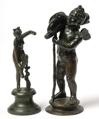 Deux sculptures du "Grand Tour" en bronze à patine brun-vert…