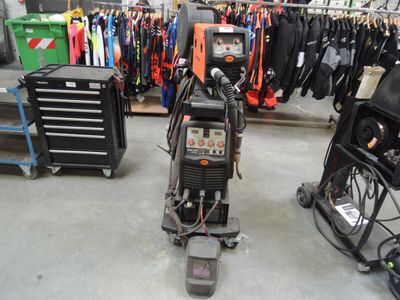 a machine that is sitting in the middle of a room