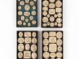 un lot de quatre plaques en bois ornées de motifs différents