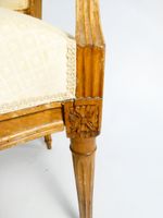 Deux fauteuils du même modèle de style Louis XVI dossiers ca… (photo 4)