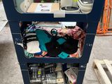 une boîte bleue avec l'image d'un chien à l'intérieur