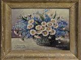 une peinture de fleurs dans un vase en verre sur une table