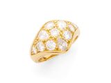 une bague en diamant et en or, signée Van Cleef