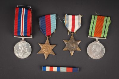 Médailles britannique. Comprenant une War Medal 1939-1945, c…