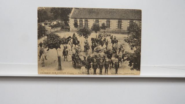 Chambon-sur-Voueize : Fête patronale. La Cavalcade. Petit défaut ...