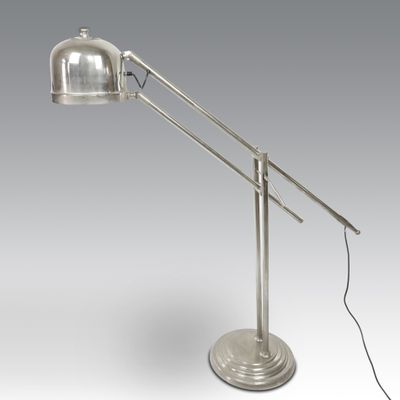 l'image d'une lampe posée sur une table
