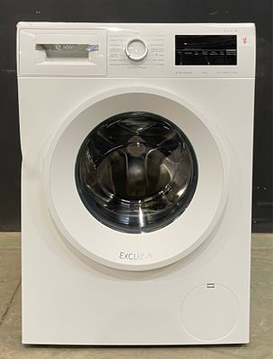 une photo d'une machine à laver blanche posée par terre