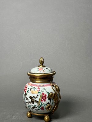 an image of a vase with a lid sitting on a table