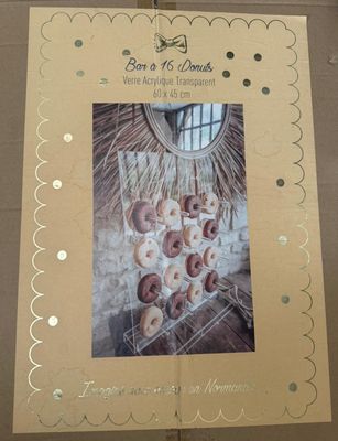 une photo d'une photo de beignets dans une boîte