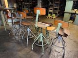 many stools that are sitting in the middle of a room