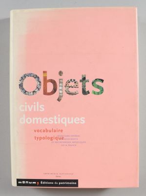 un livre rose intitulé « Objets civils domestiques typologiques »