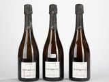 trois bouteilles de vin posées sur une table