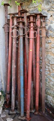 * Vingt deux étais de maçon