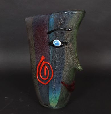 MURANO, dans le goût de. Vase en verre soufflé polychrome fo…