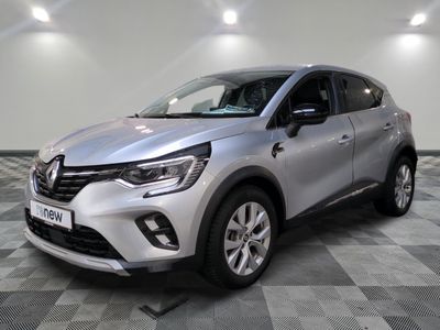 le nouveau renault c - cross suv est garé dans un showroom