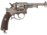 photo d'archive représentant un gros plan d'un revolver sur fond blanc, gros plan d'un revolver sur fond blanc par John Gibson