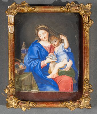 une peinture représentant une femme tenant un enfant sur ses genoux