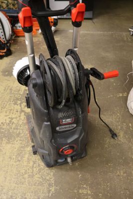 a black and decker vacuum with a hose in it