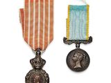 deux médailles et une médaille sur fond blanc