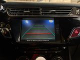 a picture of a car ' s rear view camera in the dashboard