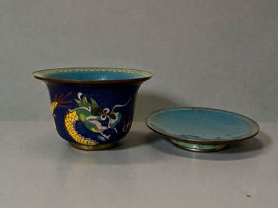 CHINE Bol et soucoupe en bronze cloisonné